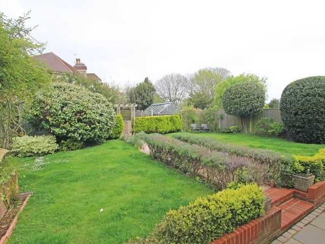 Rosebery Avenue, Hampden Park