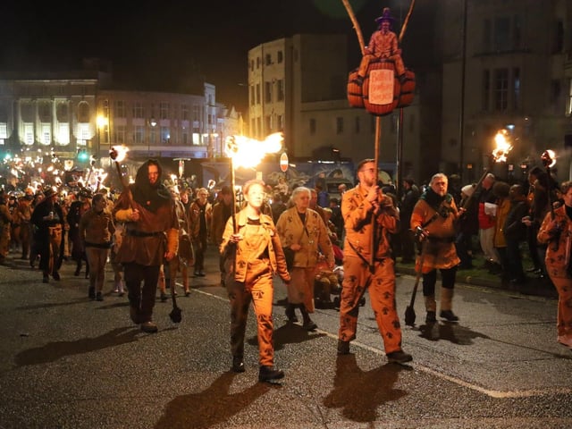 Hastings Bonfire 2024. Photo by Andrew Clifton.