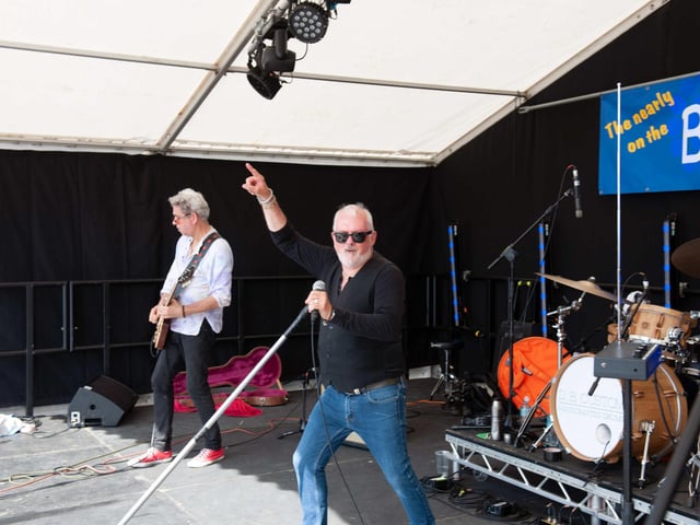 Hastings Old Town Carnival Week: Nearly on the Beach Concert. Pic by Frank Copper.