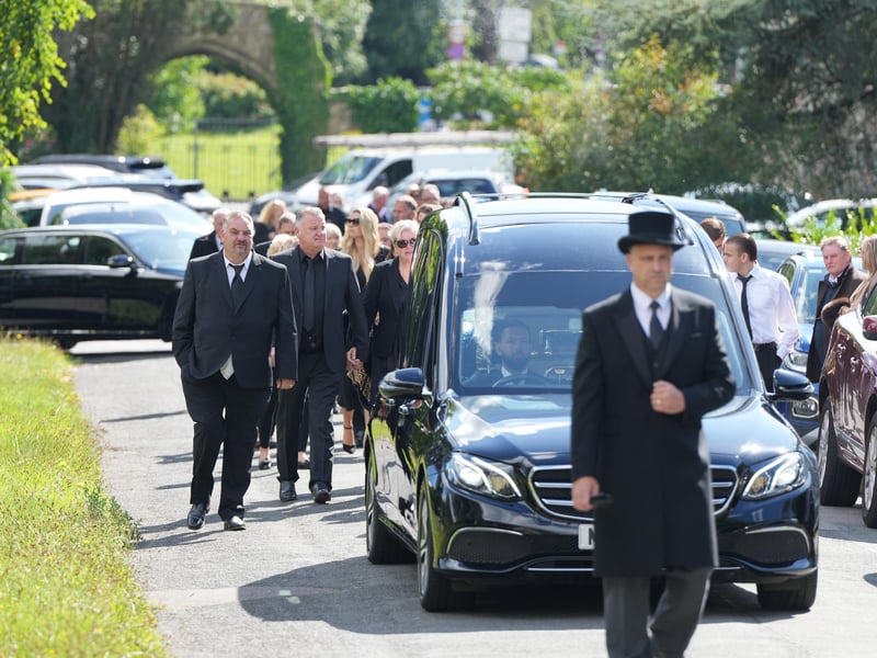 Beloved Worthing resident Darren Doe was given a spectacular send-off with stunning floral displays during his funeral procession.