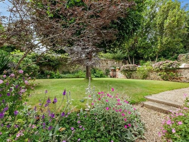 House for sale in Seaford: 6 bedroom Georgian character house with south-facing balcony