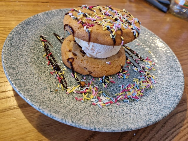 We tried out a family weekend break at Seal Bay Resort in Selsey. We stayed in a platinum caravan and experienced a host of activities and entertainment across the seaside West Sussex site.