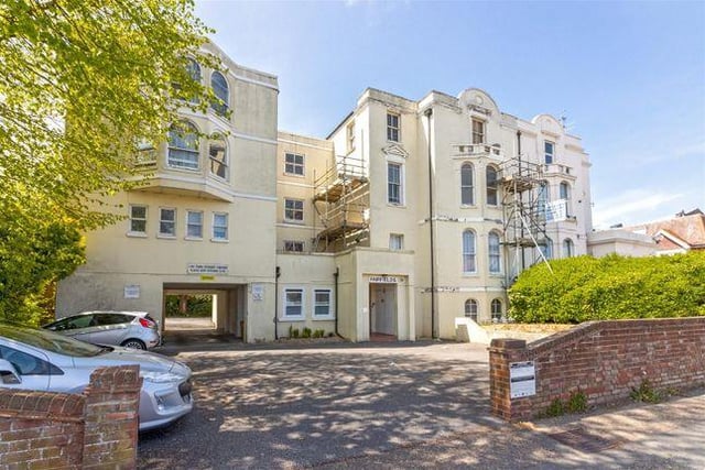 Broadwater Road, Broadwater, Worthing BN14
One-bed flat for sale - £170,000.
Accommodation offers communal entrance hall, lounge, kitchen, bedroom and bathroom. Other benefits include rear garden.