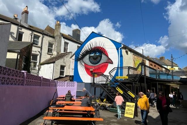 Smoke Shack exterior with new mural