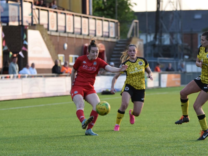 Worthing FC Women beat AFC Acorns and lift the London and SE premier division title