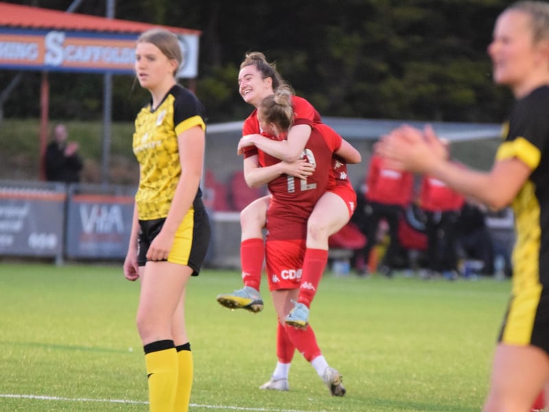 Worthing FC Women beat AFC Acorns and lift the London and SE premier division title