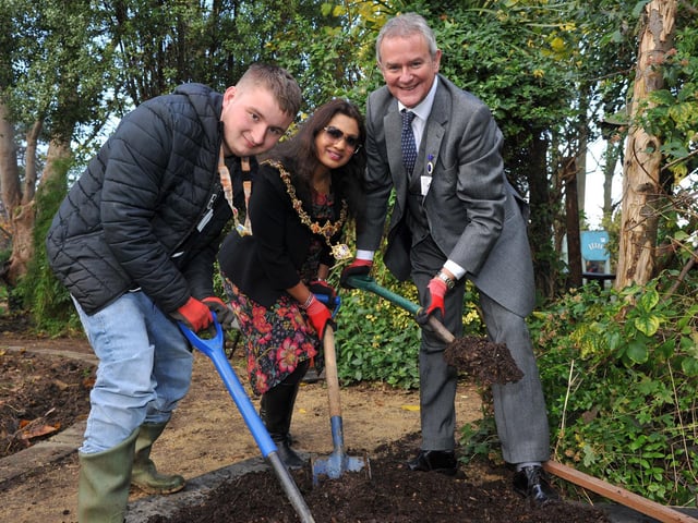 Deputy Lieutenant Hugh Bonneville and Worthing mayor Henna Chowdhury getting stuck into the planting