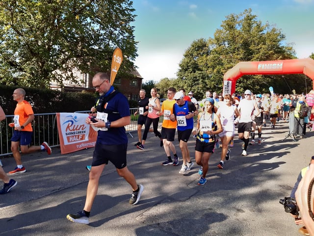 Runners mark the 40th anniversary of Run Barns Green.