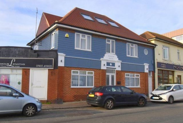 South Street, Lancing, West Sussex BN15
One-bed flat for sale - £215,000.
Located within close proximity of Lancing's beach green and having been redecorated and recarpeted is this exceptional top floor apartment offering sea views, Living/dining room opening to a delightful modern well-appointed fitted Kitchen, double bedroom with built in wardrobe, En-suite bathroom/WC, balcony.