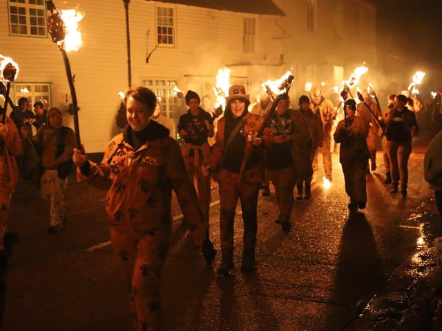 Robertsbridge Bonfire 2023. Photo by Andrew Clifton.
