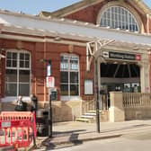 Motorists have been warned they will be fined up to £100 if they stop outside Worthing Railway Station.