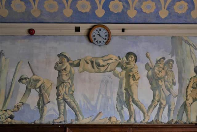 Murals depict scenes of War and Peace