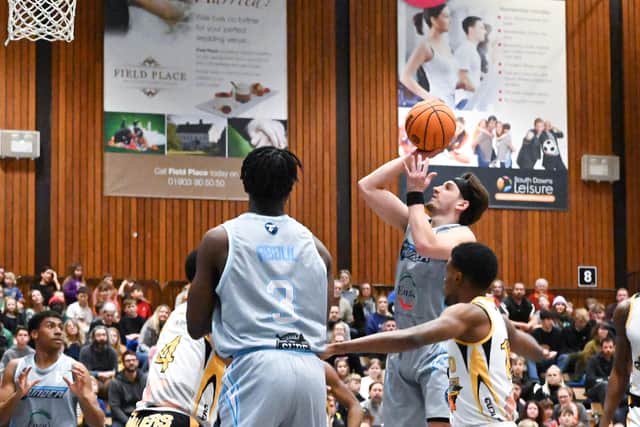 Wothing Thunder on their way to the hoop v Thames Valley Cavaliers | Picture: Gary Robinson