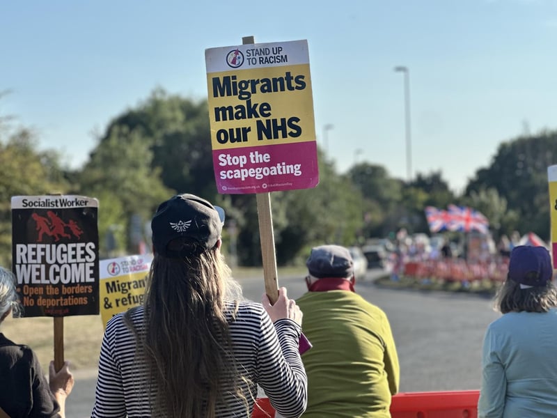 An opposition to the protest also made an appearance.