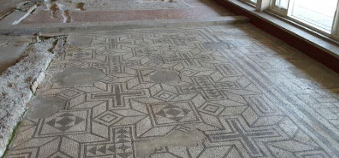 One of the largest Roman villas in Britain, Fishbourne Roman Palace is a fascinating attraction that offers a glimpse into life during Roman times. Visitors can explore the villa's beautiful mosaics, frescoes, and artefacts and learn about the history of the Roman occupation of Britain