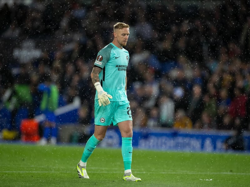 No chance of saving the powerful header that opened the scoring. Crucial save at 1-0 from Garcia, who was one-on-one. Can't be blamed for the second goal. Did his best to stop the third goal to no avail. Otherwise, he wasn't troubled a great deal.
