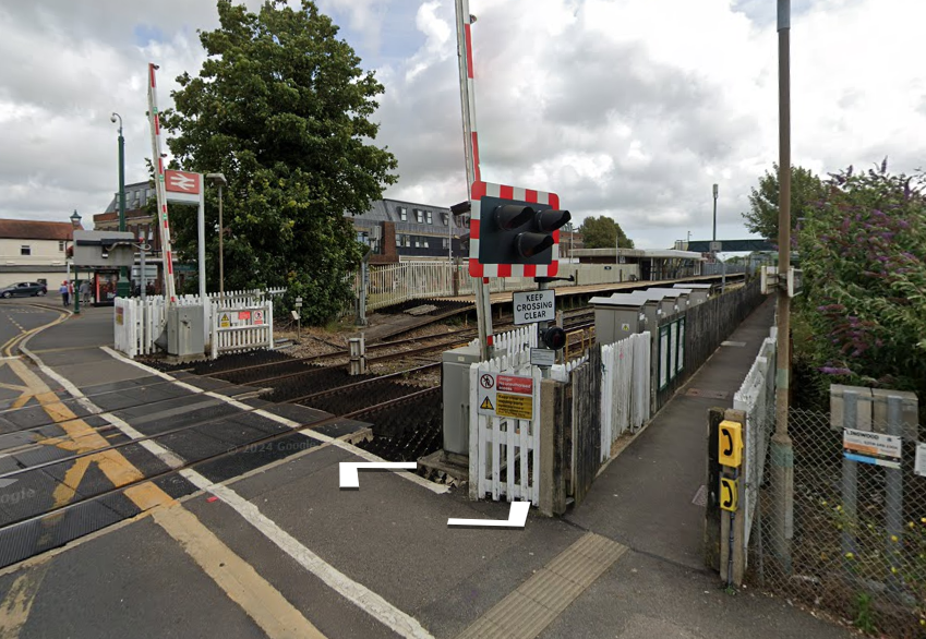 Southern Rail: Level crossing fault causes delays in East Sussex