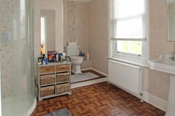 Rosebery Avenue, Hampden Park