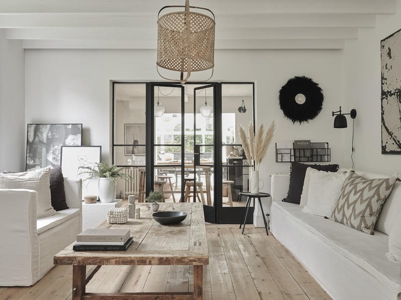 The sitting room also features original Crittall doors which lead into the kitchen/breakfast room