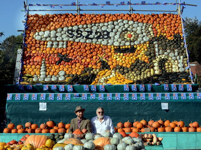 John Upton pumpkin grower and Mark Ford, installation artist, in 2018