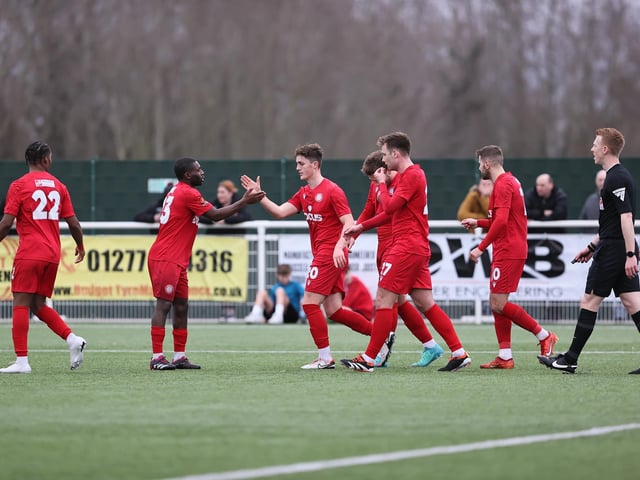 Aveley v Worthing action in National League South