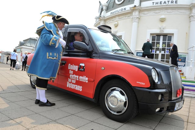 Over 50 volunteer cab drivers picked up veterans from across London and the southeast for a day out at Worthing seafront on 4th July. Picture S Robards/Sussex World SR2307041