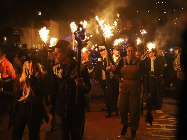 Robertsbridge Bonfire 2023. Photo by Andrew Clifton.