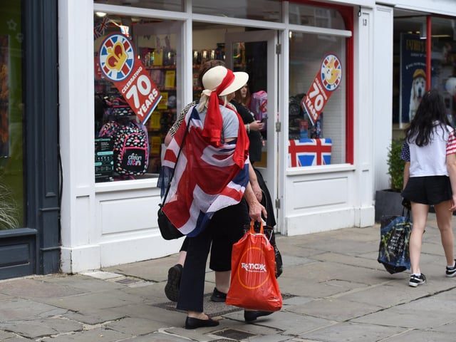 Jubilee picnic in Cathedral Green, Chichester. Picture from Liz Pearce