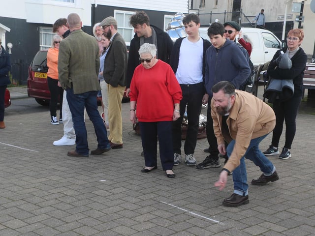 Marbles competition on Winkle Island in Hastings Old Town.Photo by Roberts Photographic.