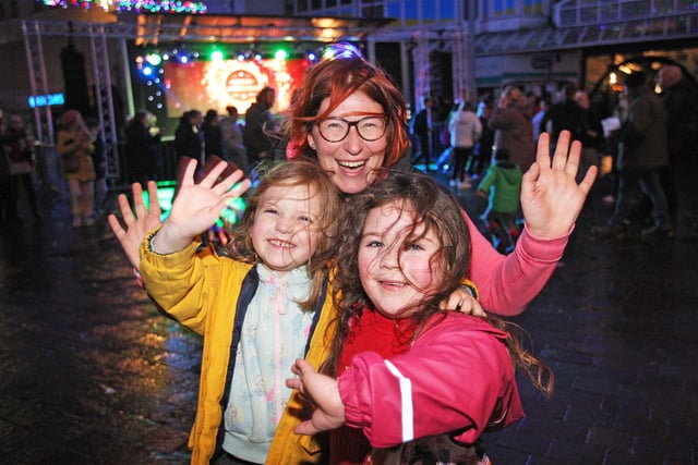Bognor Christmas lights switch on. Veronika with her daughter Zoe 4 and her friend Lilah-Mae, 5. Photo by Derek Martin Photography and Art.
