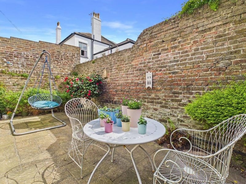The south-facing courtyard garden is a charming and private space, enclosed by attractive period walls