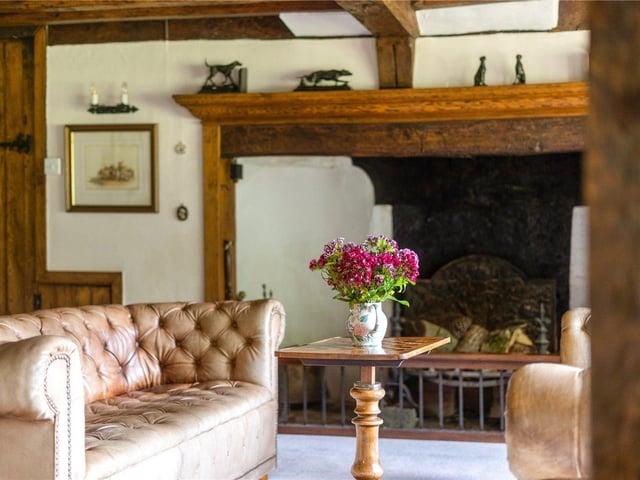 6 bed detached house for £2,750,000. Sold by Hamptons