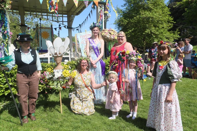 Crowning of the May Queen 2024 in Alexandra Park, Hastings, May 12. Winners of the Garland Competition, Iona Clow (2 years old) and Isla Clow (5 years old) Photo by Roberts Photographic.