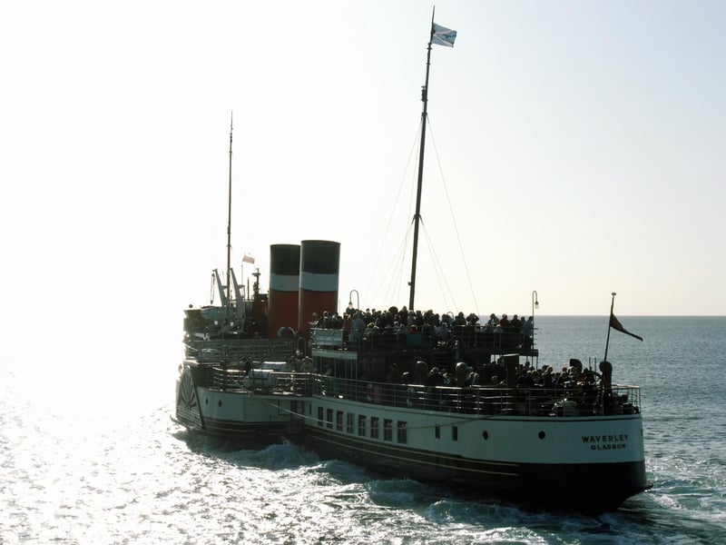 The Waverley paddles away from Worthing Pier in September 2009