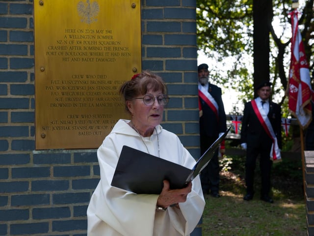 Memorial in Netherfield for the Polish crew who died in a Vickers Wellington bomber from the 304 Polish Squadron in WW2. Photo by Frank Copper.
