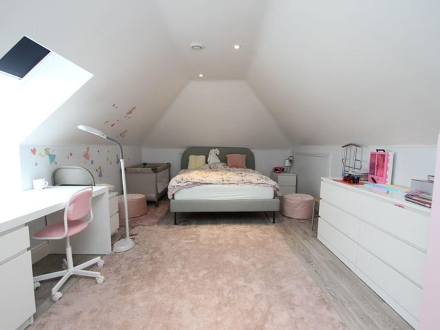 Royston Close, Friston