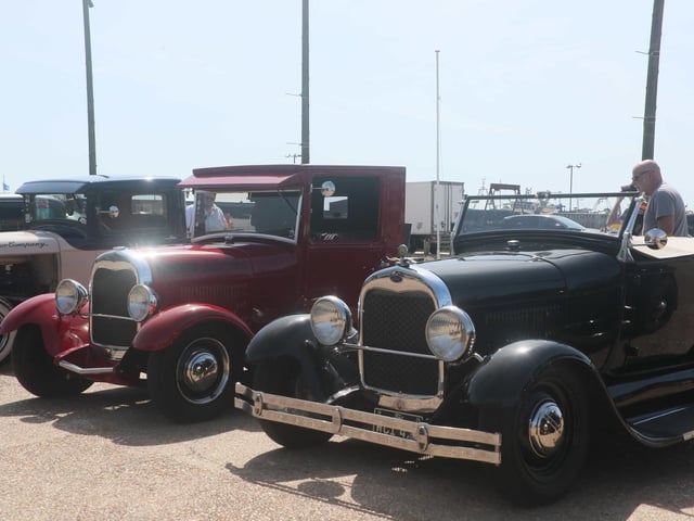 Hot Rod and Roll show in Hastings on June 21 2025. Photo by Roberts Photographic.