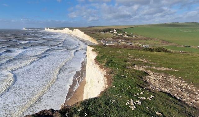 Located just outside Eastbourne, Beachy Head is a dramatic chalk cliff that rises 162 meters above sea level, offering breathtaking views of the English Channel.