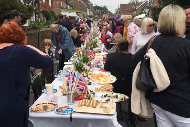 Barcombe Jubilee street party "Big Lunch" 5/6/22.
Photos from the event supplied by Rohanna Parsons, Joe Wheatley and Sally Nicholls.

Big lunch 