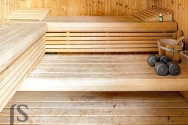 There is a sauna and shower in the garden room
