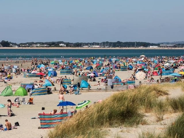 Famous for its sandy shoreline and clear waters, this Blue Flag beach also features grassy dunes set back from the sea that are perfect for laying down a picnic blanket. On sunny days, it’s a favourite for families, swimmers, and surfers alike.