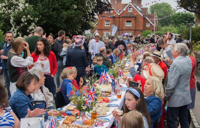 Barcombe Jubilee street party "Big Lunch" 5/6/22.
Photos from the event supplied by Rohanna Parsons, Joe Wheatley and Sally Nicholls.

Big Lunch commences