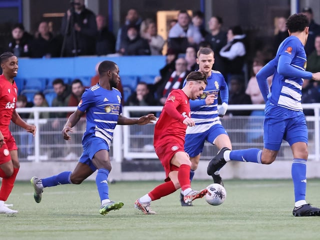 Aveley v Worthing action in National League South