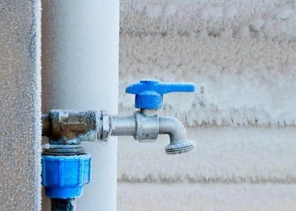 The recent cold weather has left more than 15,000 homes and businesses in Kent and Sussex without water or with low pressure.