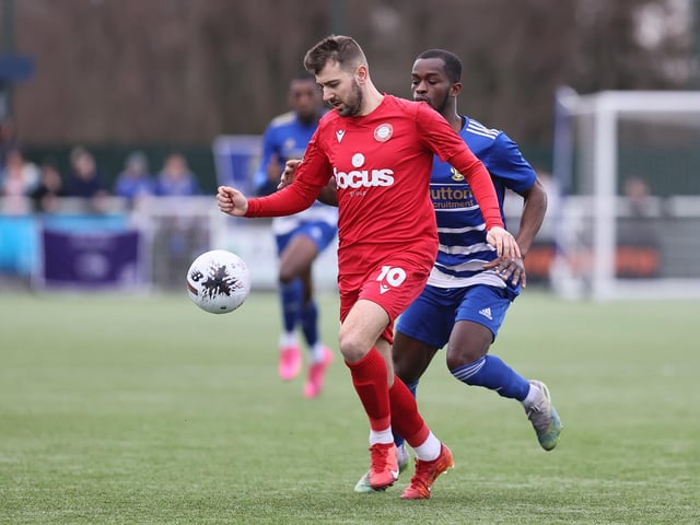Aveley v Worthing action in National League South