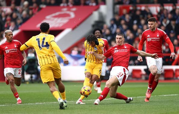 Seemed uncertain of his position on the pitch and his role in a lop-sided team selection. Not a position to get the best from the Brazilian. Hooked at halftime for Gomez.