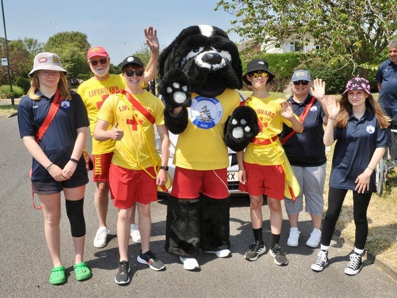 The floats and walking groups proceeded through the village in colourful and imaginative costumes with crowds of spectators lining the streets to cheer them on