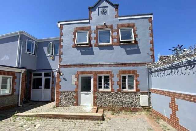 North Road, Lancing, West Sussex BN15
Two-bed flat for sale - £280,000.
Located within the Heart of lancing village is this luxury recently converted first floor apartment, bright and airy open plan Living, with Living/Dining with feature roof lantern, well-appointed fitted kitchen with integrated appliances, two double bedrooms, contemporary bathroom/WC, benefitting from gas fired central heating and also being sold with a brand new lease on completion.