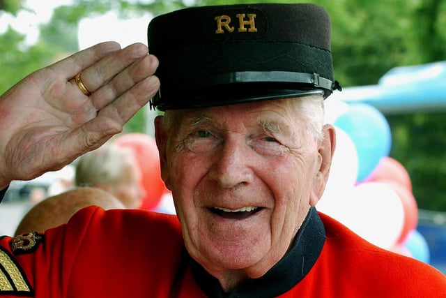 A salute from 92-year-old Bill Cross on the 2008 visit
