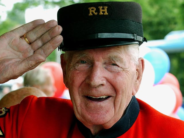 A salute from 92-year-old Bill Cross on the 2008 visit